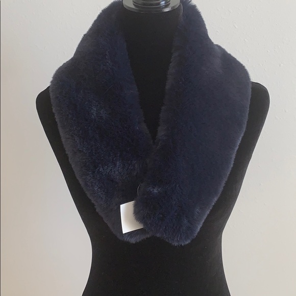Navy Faux Fur Scarf with button fastener - Picture 2 of 3